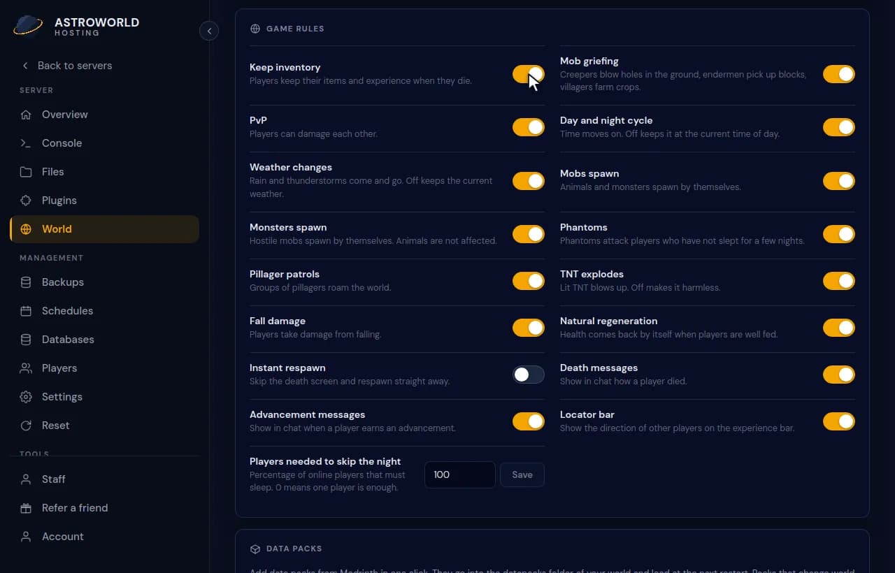 Opening the game rules on the World page and switching on Keep inventory
